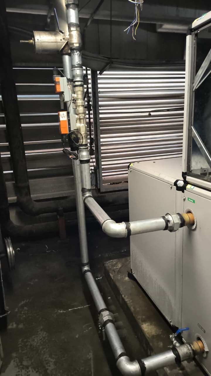 Tubulação hidráulica com filtro Y