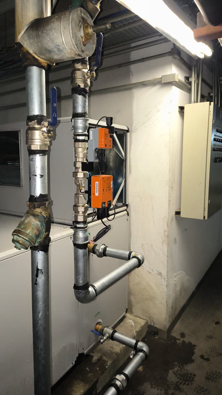 Tubulação hidráulica com filtro Y