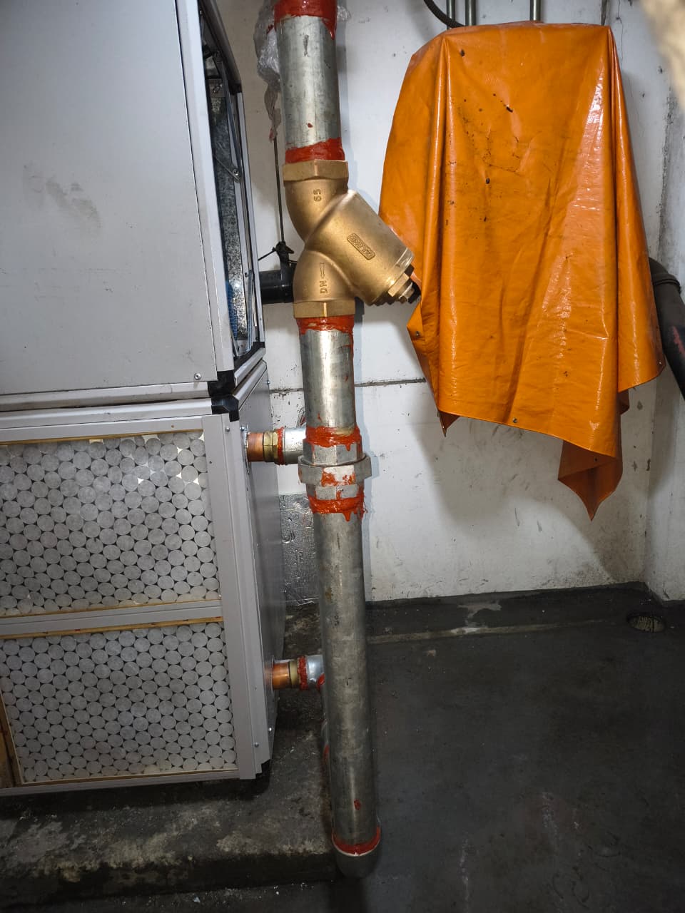 Tubulação hidráulica com filtro Y