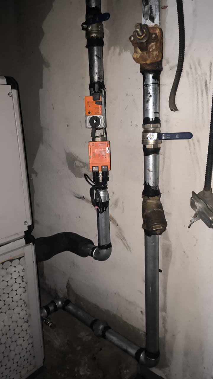 Tubulação hidráulica com filtro Y